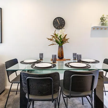 The Happy Hideaway 2 Bed 2 Bath Apartment